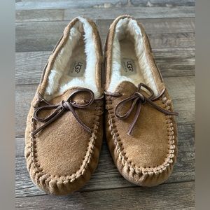 Ugg Women’s Dakota Moccasin Like New